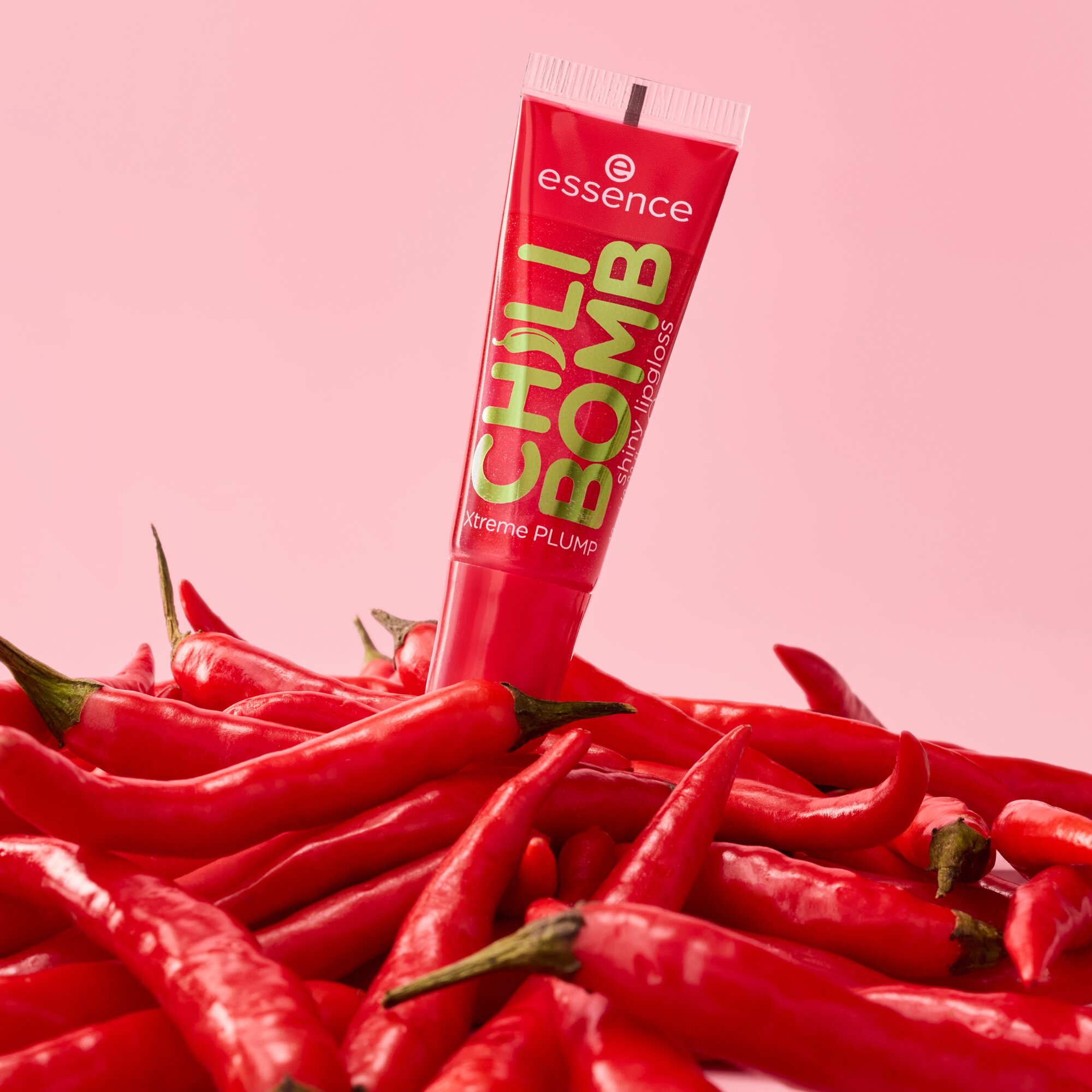 Essence Chili Bomb luciu de buze 01 Strawberry Salsa - Cocolita
